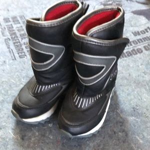 NWOT toddler size 6 snow boots
